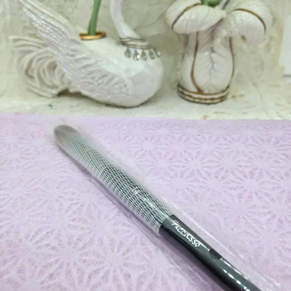 PICCASSO Makeup #Pony14 Highlighter/Blush Brush New